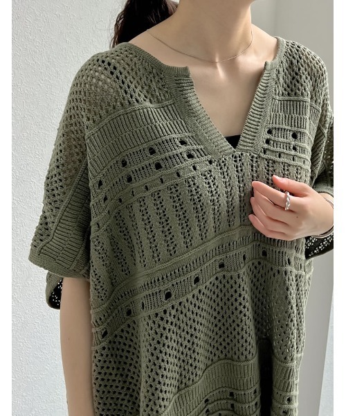 Re:EDIT（リエディ）の「[2024 SUMMER COLLECTION]かぎ針キーネックポンチョトップス（ニット/セーター・レディース・ブラック/アイボリー/カーキ・MEDIUM/LARGE）」の17枚目の写真