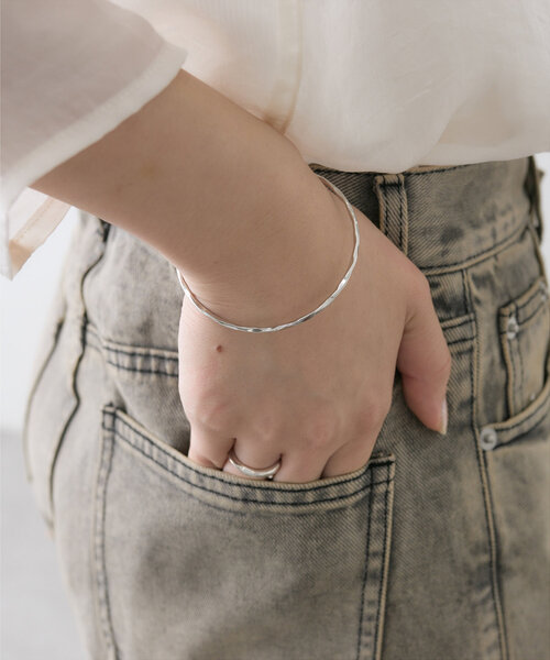 mystic（ミスティック）の「[Eau]simple bangle（バングル/リストバンド・レディース・シルバー/ゴールド・ONE SIZE）」の3枚目の写真