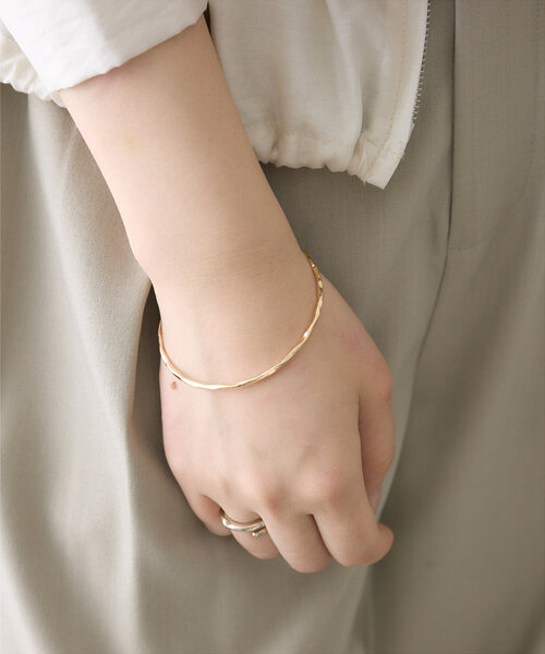 mystic（ミスティック）の「[Eau]simple bangle（バングル/リストバンド・レディース・シルバー/ゴールド・ONE SIZE）」の5枚目の写真