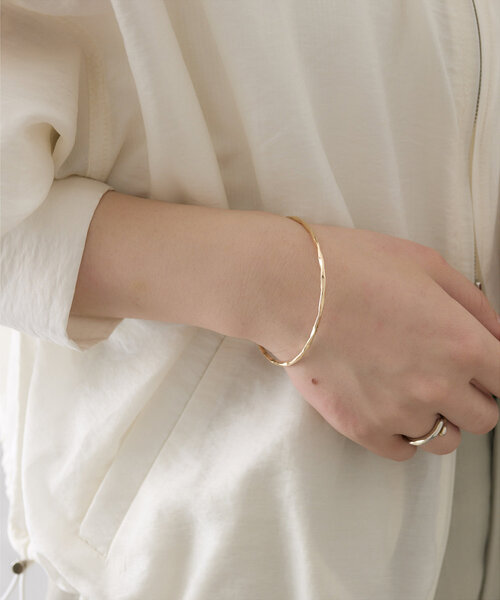 mystic（ミスティック）の「[Eau]simple bangle（バングル/リストバンド・レディース・シルバー/ゴールド・ONE SIZE）」の6枚目の写真