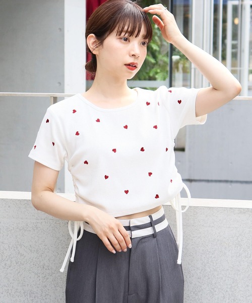 tiptop(ティップトップ)の「テレコ脇ドロストTシャツ(Tシャツ/カットソー・レディース・オフホワイト/オレンジ/ホワイト系その他/ホワイト系その他2/ブラック系その他/ブラック・FREE)」の21枚目の写真