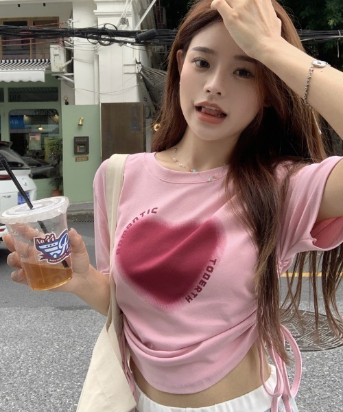 Vipoa(ヴィポア)の「ハートプリントショートスリーブTシャツ(Tシャツ/カットソー・レディース・ホワイト/ピンク・FREE)」の5枚目の写真