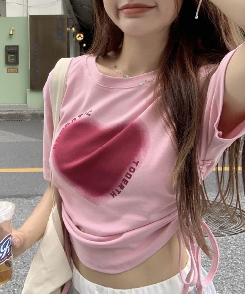 Vipoa(ヴィポア)の「ハートプリントショートスリーブTシャツ(Tシャツ/カットソー・レディース・ホワイト/ピンク・FREE)」の7枚目の写真