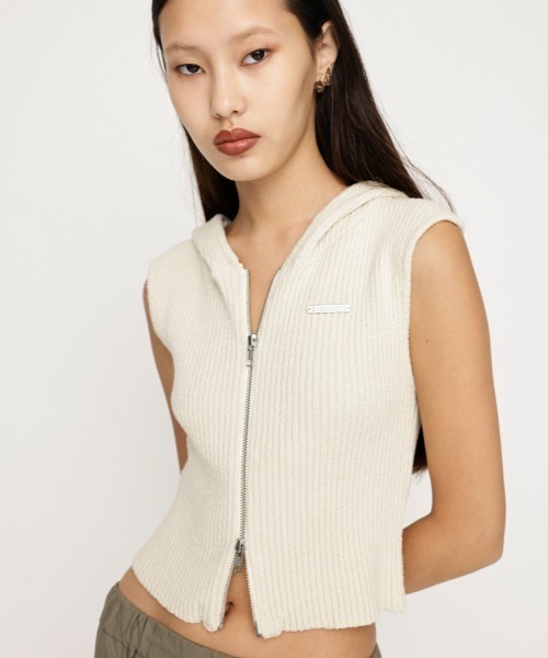 SLY（スライ）の「FRONT ZIP BLEACH RIB TOPS フロント ジップ ブリーチ リブ トップス（パーカー・レディース・アイボリー/レッド/ブラック/ネイビー・FREE）」の2枚目の写真