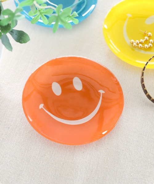 BAYFLOW(ベイフロー)の「SMILEプレート(食器・レディース・オレンジ/ブルー/イエロー・0)」の3枚目の写真
