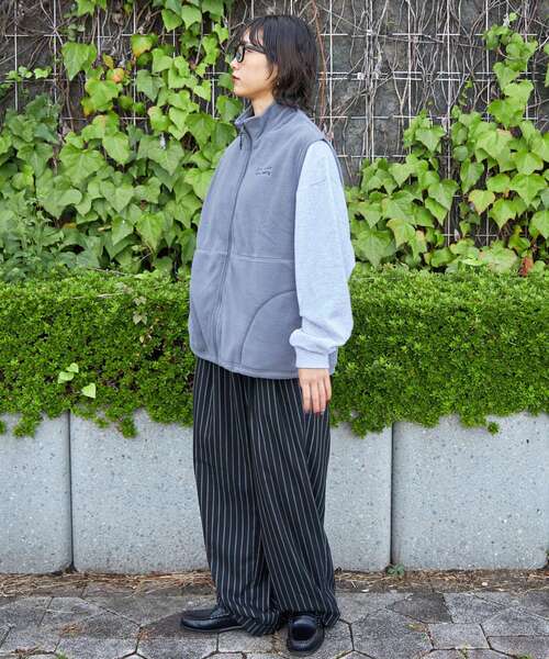 FFEIN（フェイン）の「FFEIN(フェイン)】ワンポイント刺繍フリースベスト / ベスト フリース 刺繍 ワイドシルエットドローコード（ベスト・メンズ・グレー/ネイビー/ブラック・SMALL/MEDIUM/LARGE）」の7枚目の写真