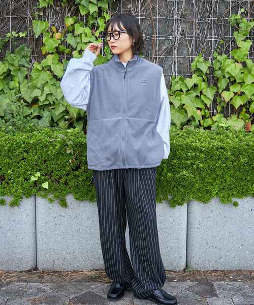 FFEIN（フェイン）の「FFEIN(フェイン)】ワンポイント刺繍フリースベスト / ベスト フリース 刺繍 ワイドシルエットドローコード（ベスト・メンズ・グレー/ネイビー/ブラック・SMALL/MEDIUM/LARGE）」の13枚目の写真