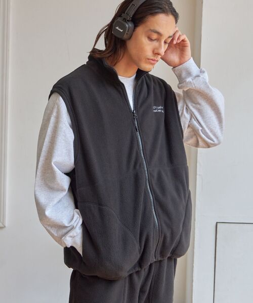 FFEIN（フェイン）の「FFEIN(フェイン)】ワンポイント刺繍フリースベスト / ベスト フリース 刺繍 ワイドシルエットドローコード（ベスト・メンズ・グレー/ネイビー/ブラック・SMALL/MEDIUM/LARGE）」の4枚目の写真