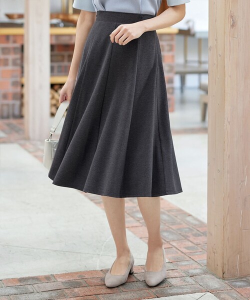 ポンチフレアスカート（スカート）｜Tiaclasse（ティアクラッセ）
