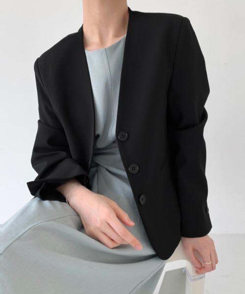 ECLIN（エクラン）の「ノーカラーオーバージャケット（ノーカラージャケット・レディース・ブラック/ベージュ・M/L/XL）」の2枚目の写真