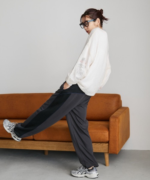 Auntie Rosa Holiday(アンティローザホリデー)の「パイピング切替えスウェットパンツ(スウェットパンツ・レディース・ナチュラル/チャコールグレー・FREE)」の10枚目の写真