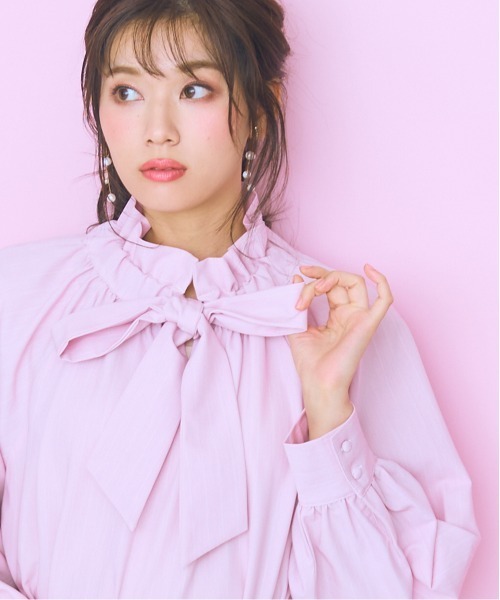 marun（マルン）の「＜大きいサイズ＞ ピンストライプリボンタイブラウス marun（シャツ/ブラウス・レディース・ピンク/アイボリー・L/5L/4L/3L/LL）」の2枚目の写真