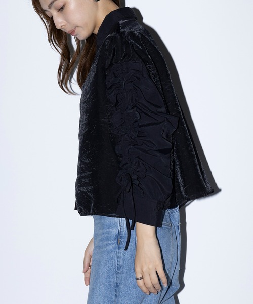 MAISON BREEZE reveur(メゾンブリーズレヴール)の「【MAISON BREEZE reveur】ドロストフリルスリーブシャツ 244033(シャツ/ブラウス・レディース・ホワイト/グレイッシュベージュ/ブラック・FREE)」の9枚目の写真