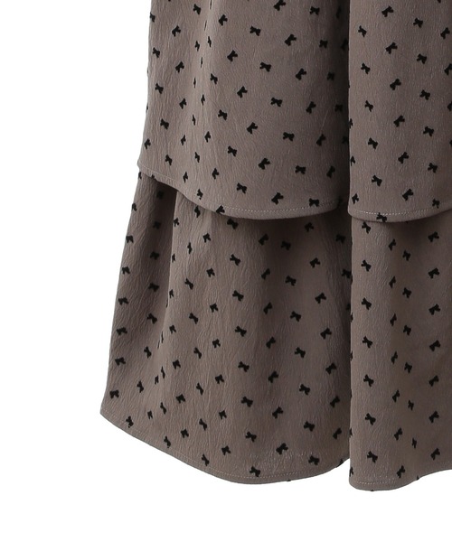 ESCAR（エスカー）の「■ESCAR　リボンptフリルネックワンピース（ワンピース・レディース・ブラック/グレイッシュベージュ・FREE）」の9枚目の写真