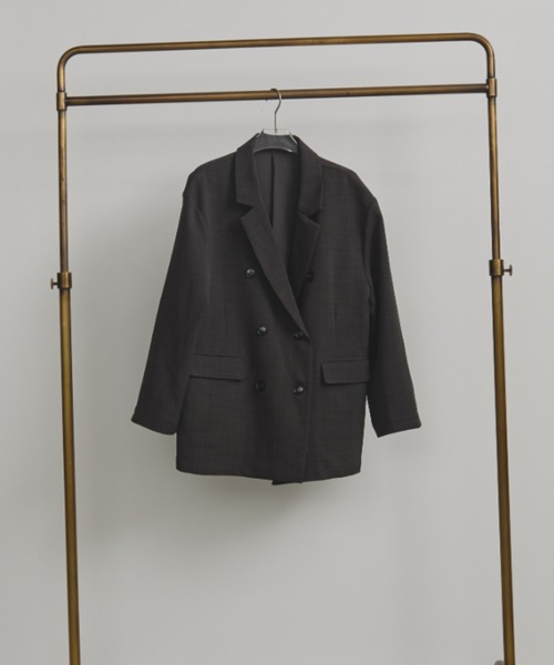 MERLOT（メルロー）の「ダブルブレストテーラードジャケット（テーラードジャケット・レディース・チャコールグレー・FREE）」の2枚目の写真