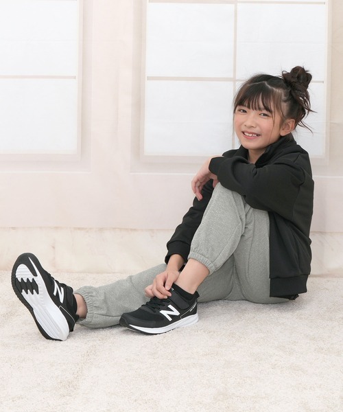 Bee des Bee(ビーデスビー)の「フルジップジャケット(ブルゾン・キッズ・ラベンダー/ブラック/杢グレー/アイボリー/ピンク系その他/ブルー・120cm/100cm/150cm/140cm/130cm/110cm)」の13枚目の写真