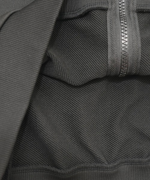 Bee des Bee(ビーデスビー)の「フルジップジャケット(ブルゾン・キッズ・ラベンダー/ブラック/杢グレー/アイボリー/ピンク系その他/ブルー・120cm/100cm/150cm/140cm/130cm/110cm)」の21枚目の写真