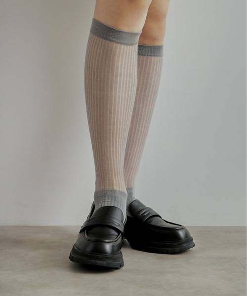 Olu.（オルドット）の「シアーリブハイソックス（ソックス/靴下・レディース・グレー/ホワイト/ブラック・FREE）」の4枚目の写真