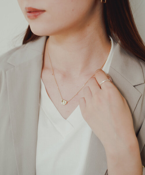 Actually（アクチュアリー）の「Nuance Heart Necklace（リング・レディース・ゴールド・フリー）」の5枚目の写真