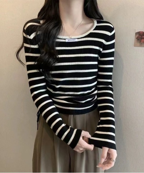 gossip!ロサンゼルス(ゴシップロサンゼルス)の「長袖リボンヴィンテージ レトロラウンドネックストライプクロップド丈ニット(ニット/セーター・レディース・ブラック/ピンク・FREE)」の1枚目の写真