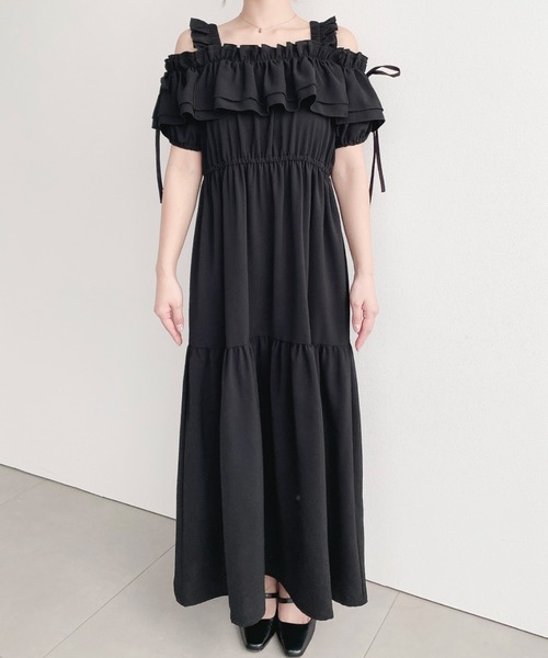 moment+（モーメントプラス）の「フリルオフショルティアードワンピース（ワンピース・レディース・ブラック/チャコールグレー・M）」の15枚目の写真