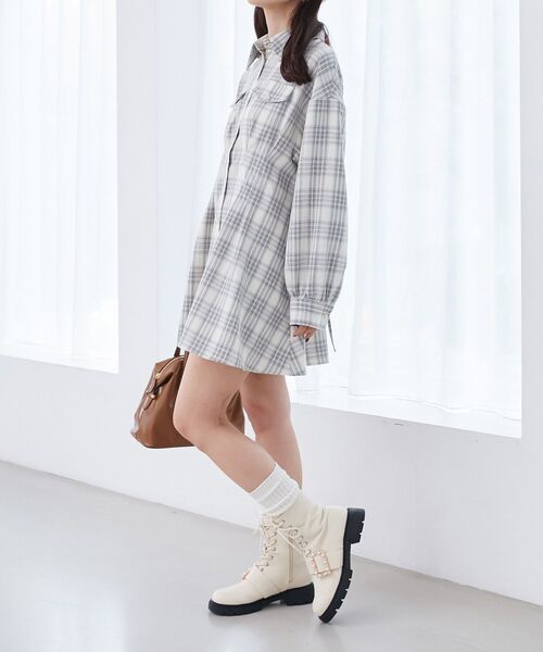 MAJESTIC LEGON(マジェスティックレゴン)の「パールバックルレースアップブーツ(ブーツ・レディース・アイボリー/ブラック・SMALL/X-LARGE/LARGE/MEDIUM)」の8枚目の写真