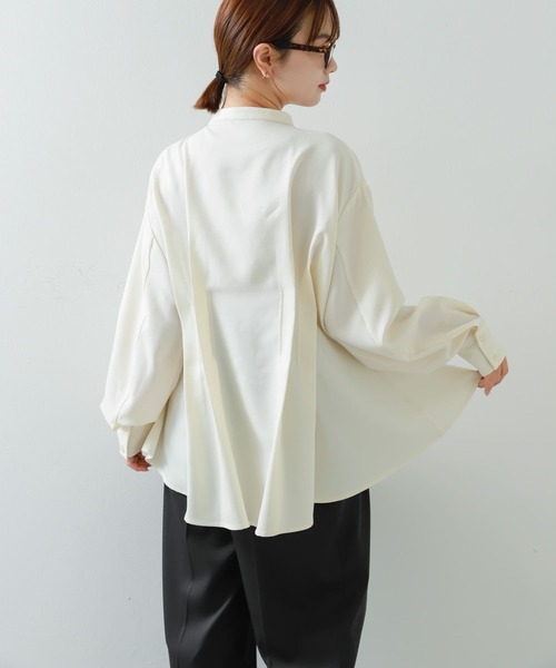 SENSE OF PLACE by URBAN RESEARCH（センスオブプレイスバイアーバンリサーチ）の「バンドカラーウエストタックシャツ（シャツ/ブラウス・レディース・アイボリー/チャコールグレー/ブルー・ONE）」の5枚目の写真