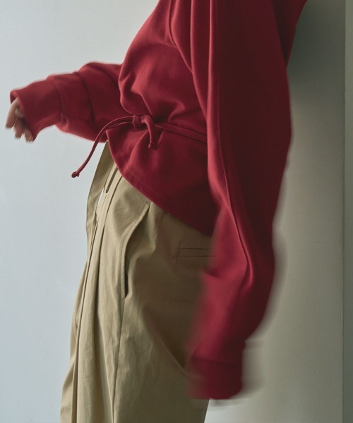 marjour(マージュール)の「BACK OPEN SWEAT(スウェット・レディース・レッド/ブラック・MEDIUM)」の6枚目の写真