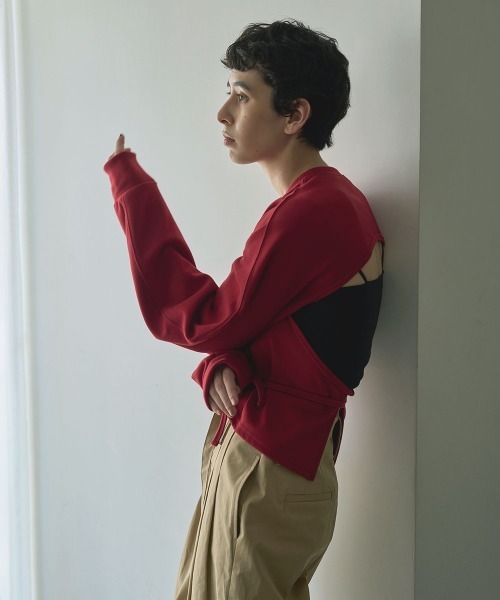 marjour(マージュール)の「BACK OPEN SWEAT(スウェット・レディース・レッド/ブラック・MEDIUM)」の8枚目の写真