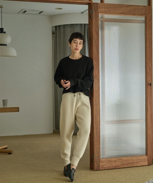 marjour(マージュール)の「BACK OPEN SWEAT(スウェット・レディース・レッド/ブラック・MEDIUM)」の15枚目の写真