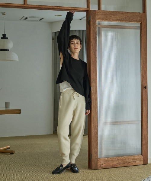 marjour(マージュール)の「BACK OPEN SWEAT(スウェット・レディース・レッド/ブラック・MEDIUM)」の17枚目の写真