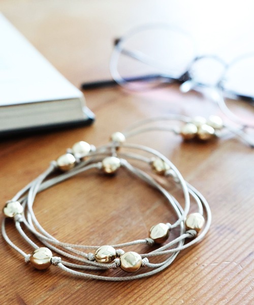 niko and...（ニコアンド）の「ボールコードロングネックレス（ネックレス・レディース・ベージュ/ブラック・0）」の2枚目の写真