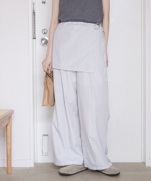 Unblend(アンブレンド)の「【Unblend】フラップ付き レイヤード ワイド イージーパンツ(その他パンツ・レディース・ブラック/ホワイト系/ブルー系・M/S)」の5枚目の写真