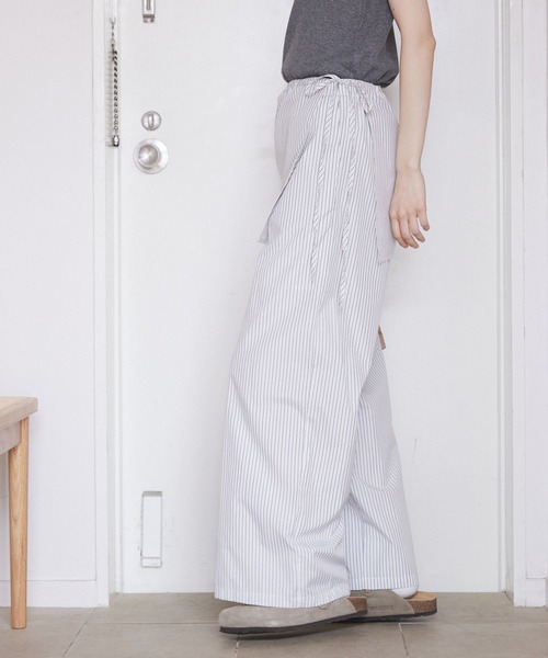 Unblend(アンブレンド)の「【Unblend】フラップ付き レイヤード ワイド イージーパンツ(その他パンツ・レディース・ブラック/ホワイト系/ブルー系・M/S)」の6枚目の写真