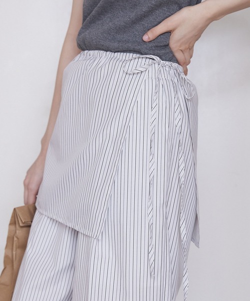 Unblend(アンブレンド)の「【Unblend】フラップ付き レイヤード ワイド イージーパンツ(その他パンツ・レディース・ブラック/ホワイト系/ブルー系・M/S)」の9枚目の写真