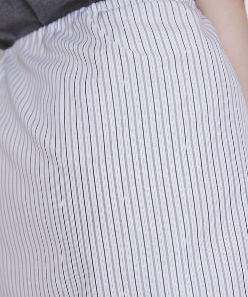 Unblend(アンブレンド)の「【Unblend】フラップ付き レイヤード ワイド イージーパンツ(その他パンツ・レディース・ブラック/ホワイト系/ブルー系・M/S)」の10枚目の写真