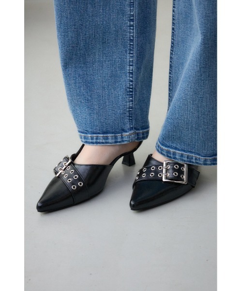 AZUL by moussy（アズールバイマウジー）の「バックルベルトパンプス（パンプス・レディース・レッド/ブラック・SMALL/MEDIUM/LARGE/LL）」の3枚目の写真