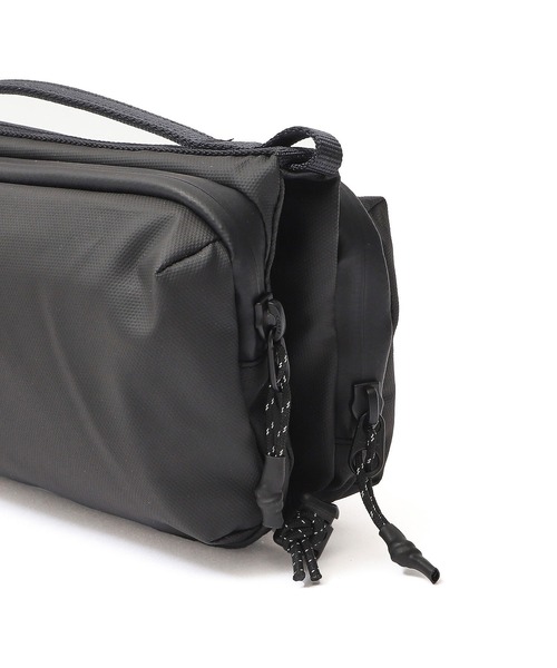 Topologie（トポロジー）の「(Topologie)Bottle Sacoche Medium（ショルダーバッグ・レディース・ブラック・ONE SIZE）」の9枚目の写真