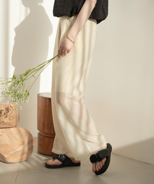 hinari（ヒナリ）の「シアーセンタープレスパンツ（その他パンツ・レディース・ベージュ/ブラック/アイボリー・SMALL/X-SMALL/FREE）」の10枚目の写真
