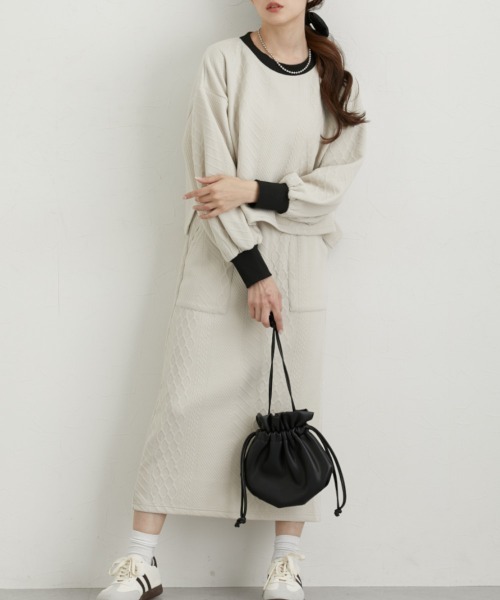 nissen（ニッセン）の「配色デザイン上下セットアップ（トレーナー＋ナロースカート）（セットアップ・レディース・ブラック/アイボリー・M/L）」の9枚目の写真