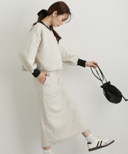 nissen（ニッセン）の「配色デザイン上下セットアップ（トレーナー＋ナロースカート）（セットアップ・レディース・ブラック/アイボリー・M/L）」の12枚目の写真