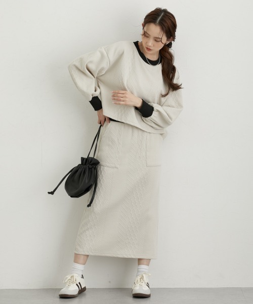 nissen（ニッセン）の「配色デザイン上下セットアップ（トレーナー＋ナロースカート）（セットアップ・レディース・ブラック/アイボリー・M/L）」の17枚目の写真