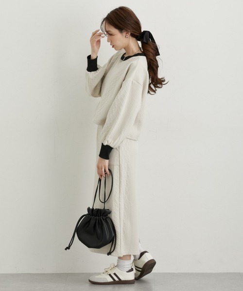 nissen（ニッセン）の「配色デザイン上下セットアップ（トレーナー＋ナロースカート）（セットアップ・レディース・ブラック/アイボリー・M/L）」の18枚目の写真