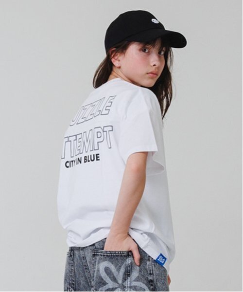 GLAZOS(グラソス)の「【大人向けサイズあり】バックリフレクタープリント半袖Tシャツ(Tシャツ/カットソー・キッズ・ベージュ/ネイビー/ブラック/ホワイト・L/S/LL/M)」の2枚目の写真