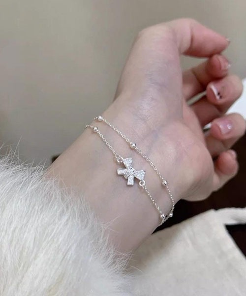 VIBGYOR Women(ヴィブジョー ウィメン)の「【float】リボンモチーフ シルバー チェーン 2連ブレスレット(ブレスレット・レディース・シルバー・FREE)」の1枚目の写真