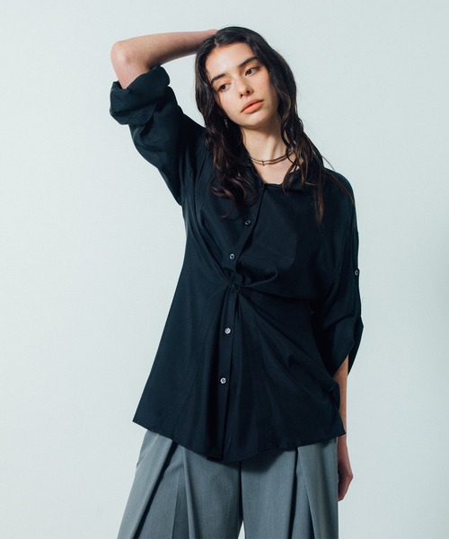 CITY TOKYO（シティトウキョウ）の「Back Tuck Arrangement Shirt/バックタックアレンジメントシャツ（シャツ/ブラウス・レディース・ブラック/ホワイト・FREE）」の2枚目の写真