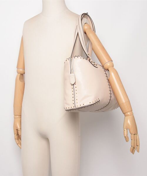MICHAEL KORS(マイケルコース)の「MICHAEL KORS Astor Large Studded Leather Tote Bag マイケルコース アスター ラージ スタデッド レザートートバッグ(トートバッグ・レディース・ブラウン系/ベージュ・FREE)」の19枚目の写真