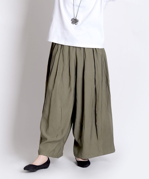 MARAI（マーライ）の「タックワイド ハカマパンツ 袴パンツ ルーズパンツ（その他パンツ・レディース・ブラック/ベージュ/グレー/カーキ/ネイビー/ブルー・FREE）」の4枚目の写真