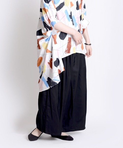 MARAI（マーライ）の「タックワイド ハカマパンツ 袴パンツ ルーズパンツ（その他パンツ・レディース・ブラック/ベージュ/グレー/カーキ/ネイビー/ブルー・FREE）」の2枚目の写真