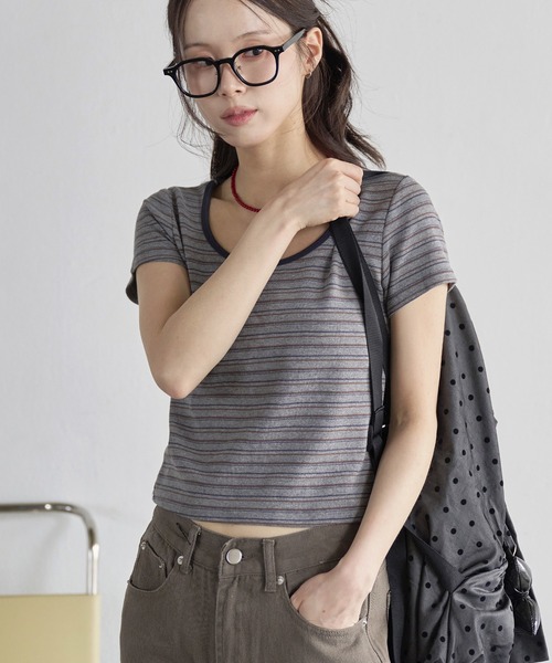 UNE MANSION(ユヌマンション)の「ラウンドネックバイカラーストライプセミクロップド半袖Tシャツカットソー(Tシャツ/カットソー・レディース・グレー/アイボリー/レッド/ベージュ・FREE)」の9枚目の写真